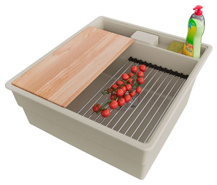 Spülbecken mit Abtropfgestell, Schneidebrett, Spülmittel und Schwamm