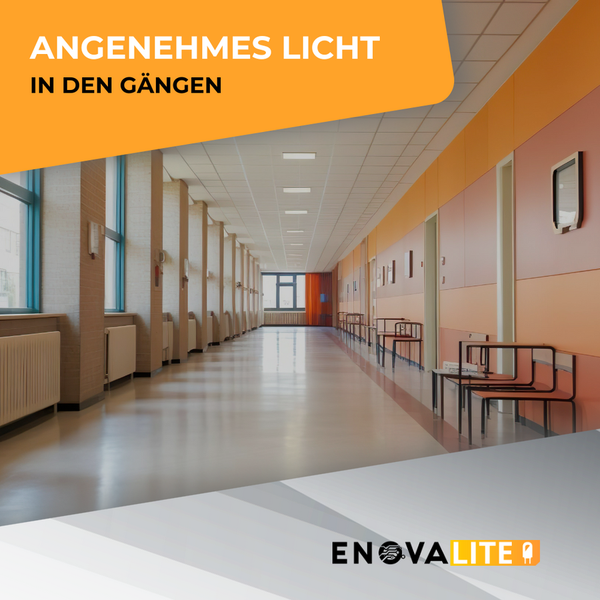 Flur mit Deckenleuchten und Sitzgelegenheiten