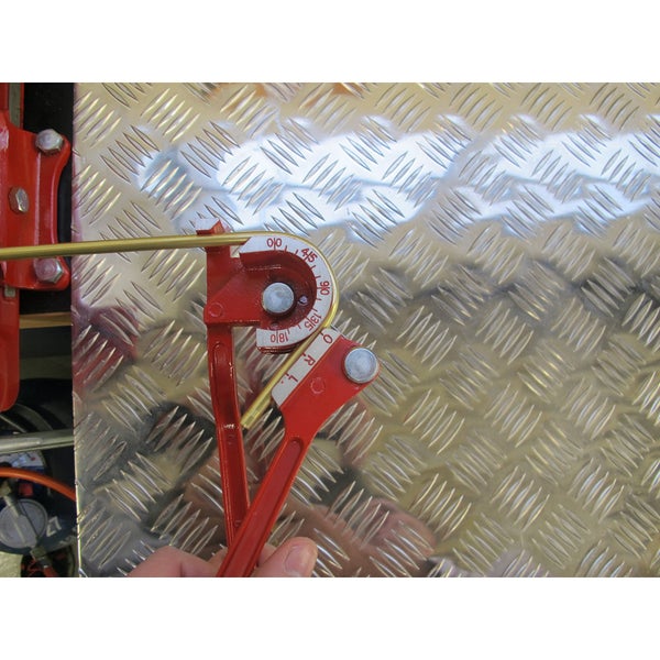 Rohrbiegegerät mit gebogenem Rohr