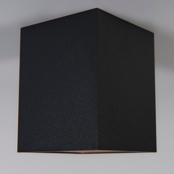 Kubische Wandleuchte zur Beleuchtung von Innenräumen