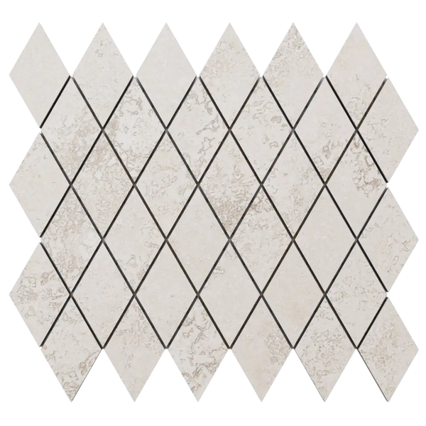 Mosaikfliesen in Rautenform mit Natursteinoptik.