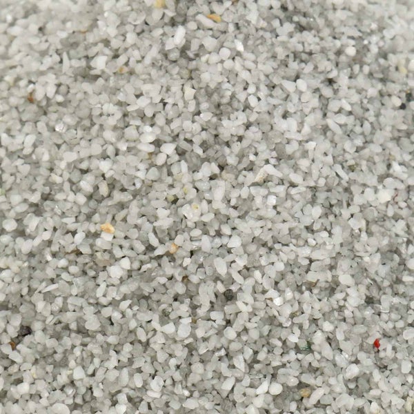 Feiner Aquarienkies in Grau und Weiß.