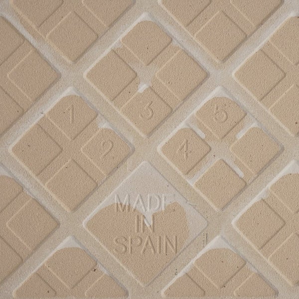 Rückseite einer Fliese mit Prägung Made in Spain