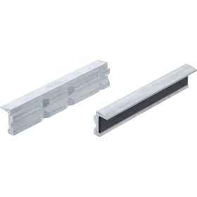 Zwei Schraubstock Schutzbacken aus Aluminium mit Magnetstreifen für den festen Halt im Schraubstock