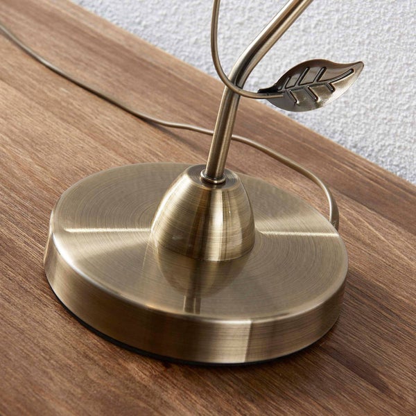 Dekorative Tischleuchte mit Lampenschirm und Blattdetail