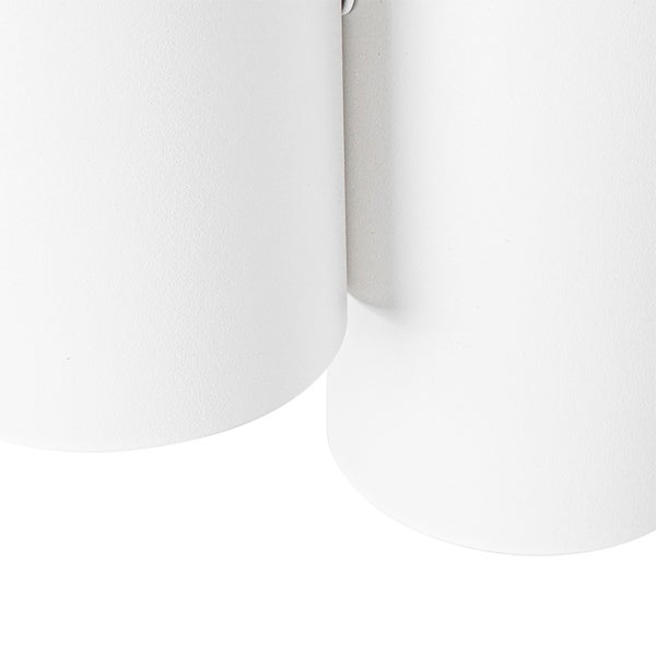 Detailansicht einer weißen Wandleuchte