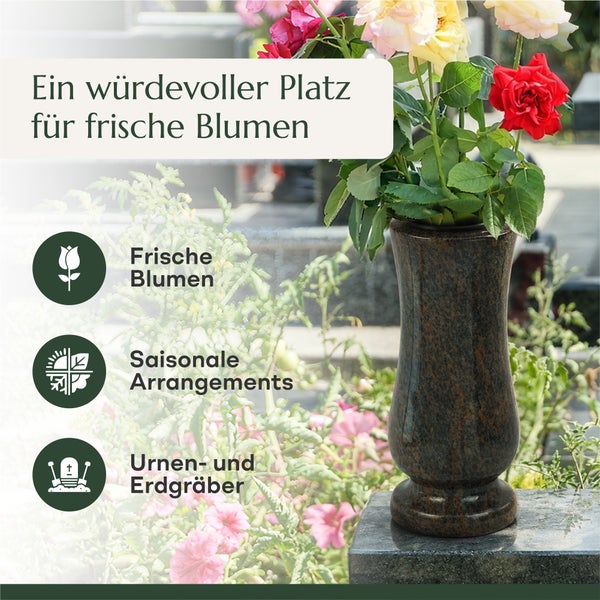 Steinerne Grabvase mit Rosenstrauß für Urnen- und Erdgräber zur jahreszeitlichen Dekoration.