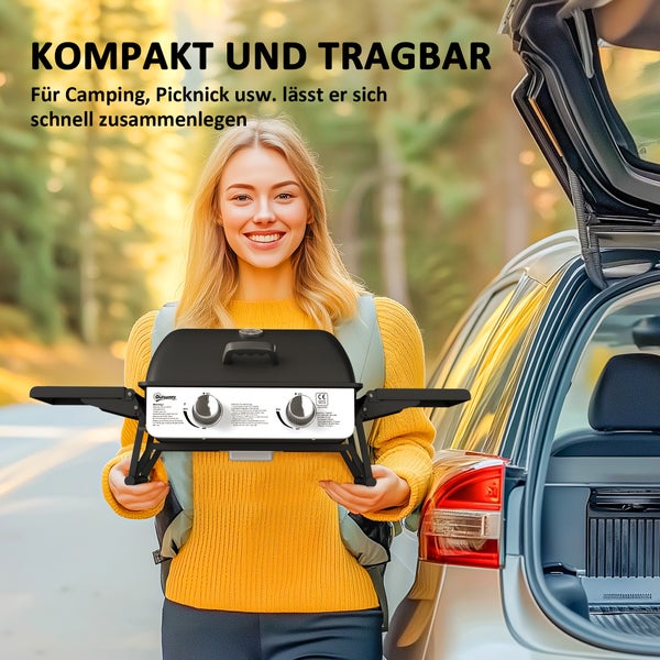 Klappbare Beistelltische mit Grill, Gewürzen und Zutaten