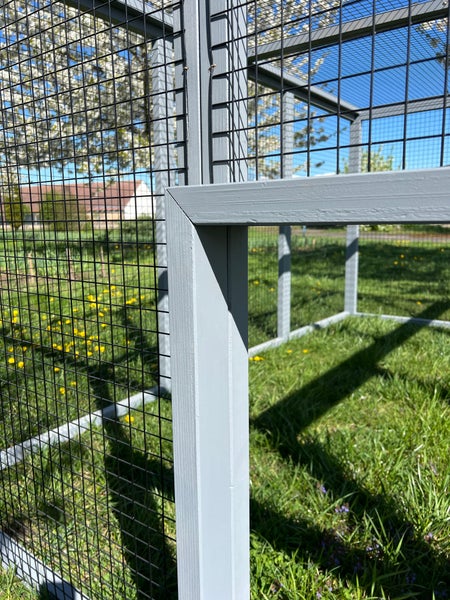 Hühnerauslauf Mitte EZ Chicken Home Grau 5,84m² 208 x 300 x 154 cm hergestellt in EU