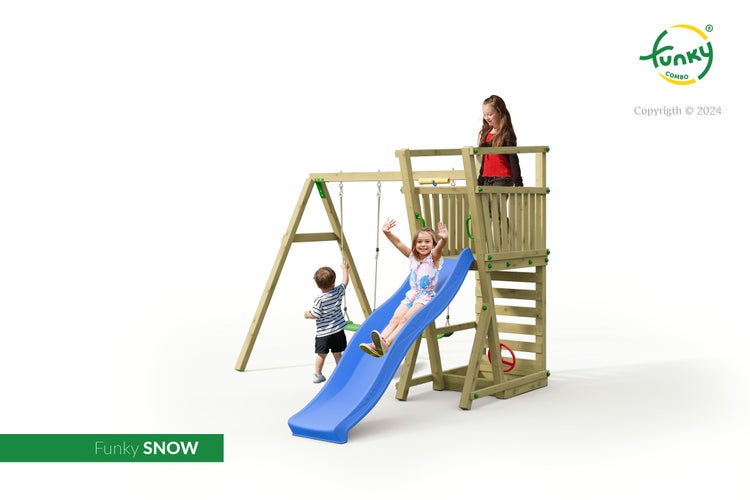Spielturm aus Holz mit blauer Rutsche und Doppelschaukel, spielende Kinder auf dem Klettergerüst Funky SNOW.