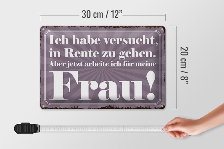 Garten mit Pergola, Rollo, Esstisch und Blumen