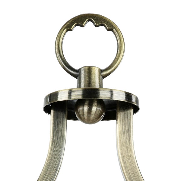 Detail einer Pendelleuchte mit Aufhängungsring und Metallstreben