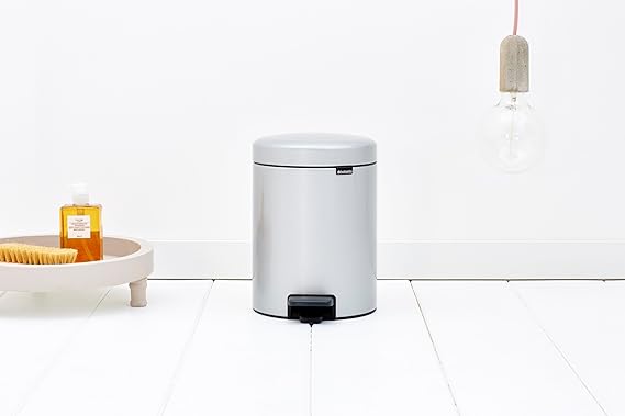 Brabantia Klassischer Tretmülleimer Mit Soft Verschluss 5 Liter HxBxT 30,2 x 26,3 x 21,7 cm Metall Metallik Grau