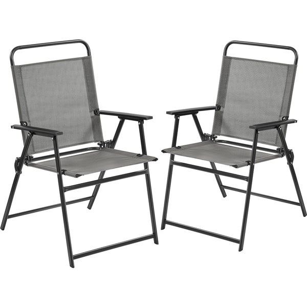 Zwei klappbare Gartenstühle mit Metallgestell und Textilbespannung.