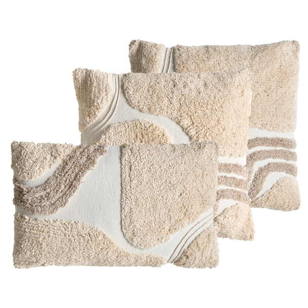 Drei dekorative Kissen mit geometrischen Mustern und Textur