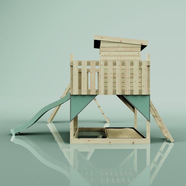 Kletterturm aus Holz mit Rutsche, Leiter, Sandkasten und Spielhaus.