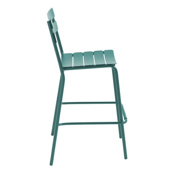 Dunkelgrüner Barstuhl aus Metall mit Rückenlehne, Latten-Sitzfläche und Fußstütze