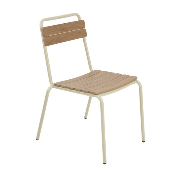 Gartenstuhl mit beige Metallgestell und Holzlatten an Sitzfläche und Rückenlehne.