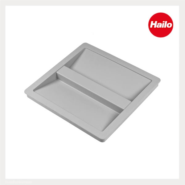 Hailo Logo. Grauer Kunststoffdeckel für Abfalltrennsysteme, quadratisch mit zwei Ablagefächern.