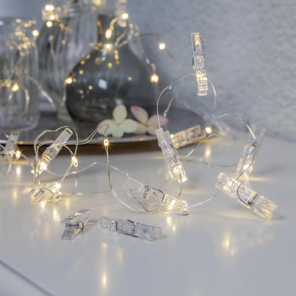 Lichterkette mit Wäscheklammern für Fotos