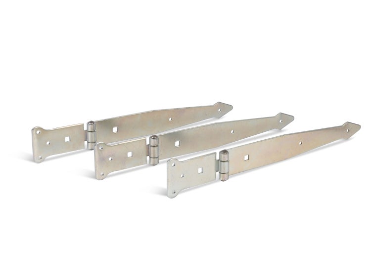 Drei verzinkte Langbänder für Türen und Tore aus Metall.