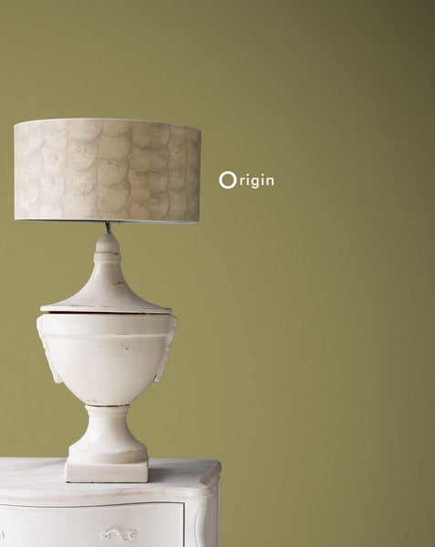 Dekorative Tischleuchte auf einem Nachttisch