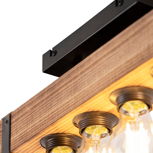 Detailansicht einer Deckenleuchte mit Holzbalken und mehreren Glühbirnen