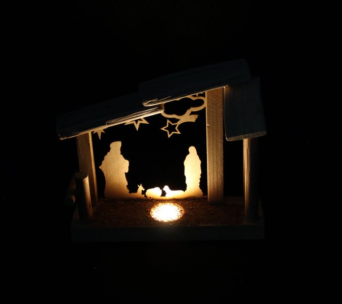 FRANK FLECHTWAREN | LED-Krippe Heilige Familie, 23 x 10 x 21 cm, EICHE, KUNSTSTOFF