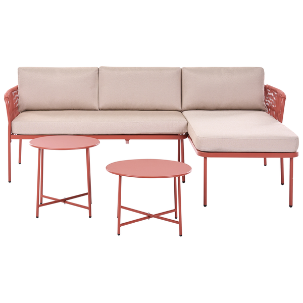 Lounge-Set mit Ecksofa und zwei runden Beistelltischen. Metallgestell mit Seilgeflecht und beigen Sitz- und Rückenkissen.