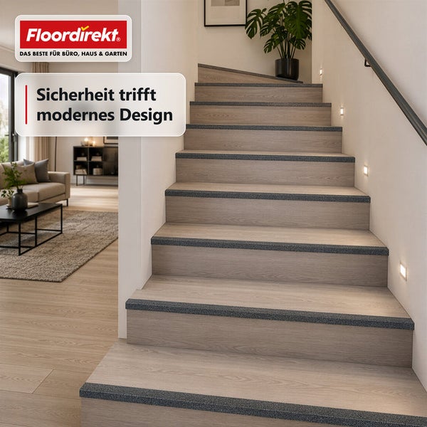 Treppenstufen mit rutschfesten Kantenschutzprofilen in einem modern eingerichteten Wohnbereich mit Floordirekt Logo.