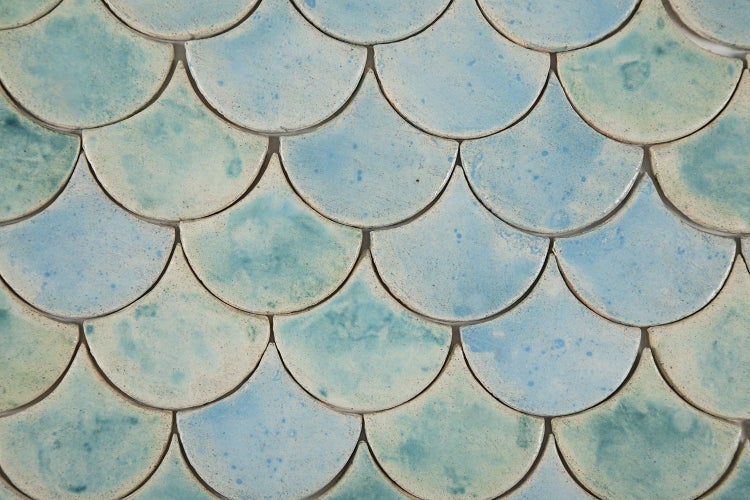 Fächerförmige Fliesen für Wand und Boden