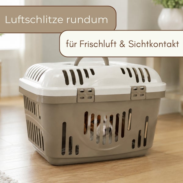 Transportbox für Haustiere aus Kunststoff mit rundum verlaufenden Luftschlitzen für Frischluft und Sichtkontakt.