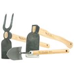Set bestehend aus einer Gartenhacke, einer Doppelhacke und einer kleinen Handschaufel mit Holzstielen für die Gartenarbeit.