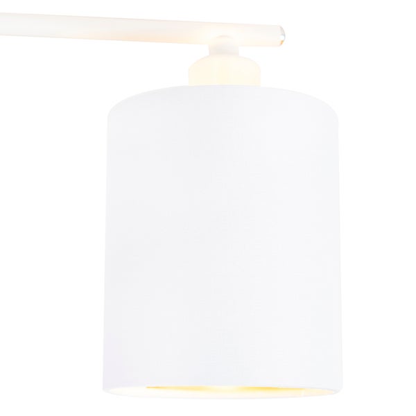 Nahaufnahme einer weißen Stofflampenschirm-Hängeleuchte.