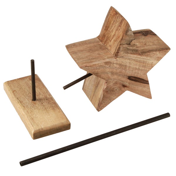 Dekorativer Holzstern mit Metallstab und Holzfuß