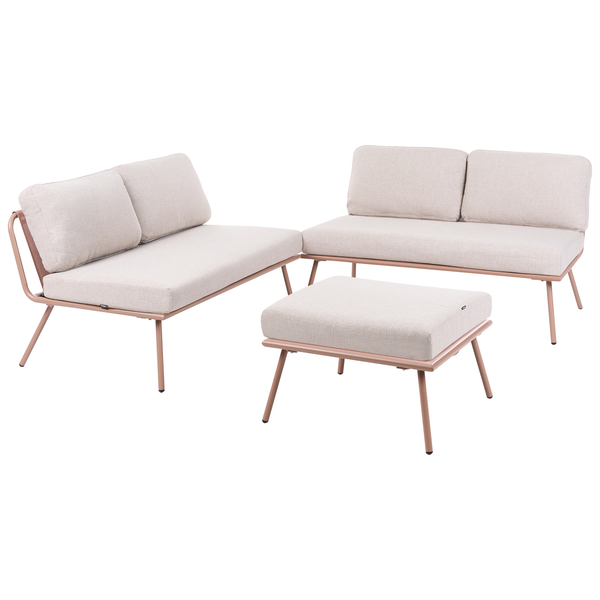 Garten-Lounge-Set mit zwei Zweisitzer-Sofas und einem Hocker, Metallgestell und beige Polster.