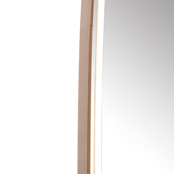 Detailansicht eines Spiegels mit Holzrahmen und integrierter Beleuchtung