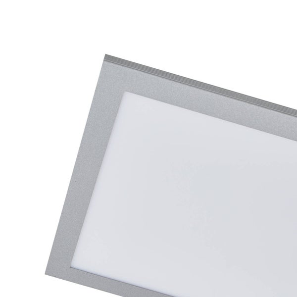 Detailansicht eines LED-Panels mit silbernem Rahmen und weißer Diffusorfläche.