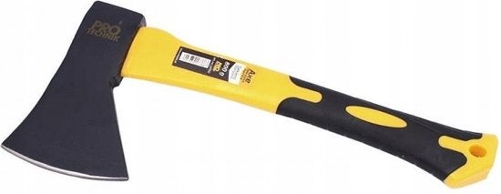 Axt mit gelb schwarzem Griff