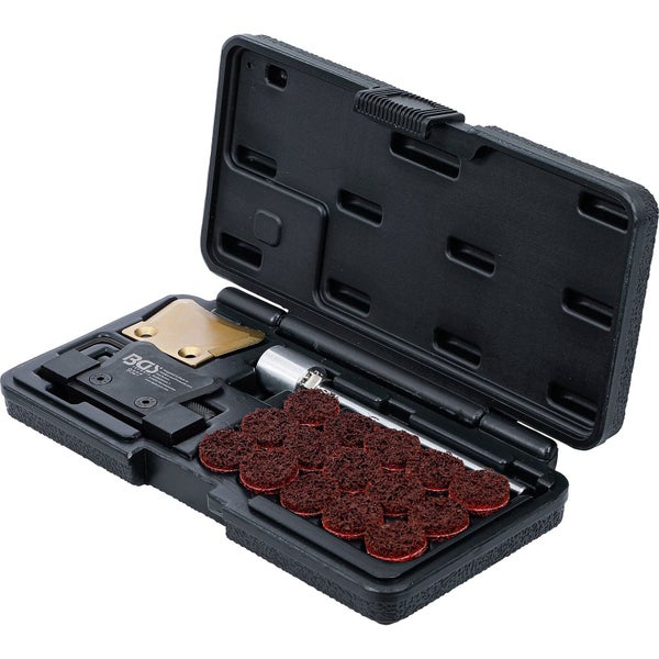 Werkzeugsatz im schwarzen Koffer, Trenn und Reinigungsset, zum Beispiel für Ölauffangwannen