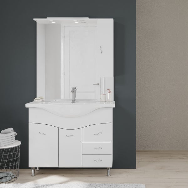 Modernes weißes Badezimmermöbel-Set bestehend aus Waschtischunterschrank, Waschbecken und großem Spiegel mit Beleuchtung und Schrank.