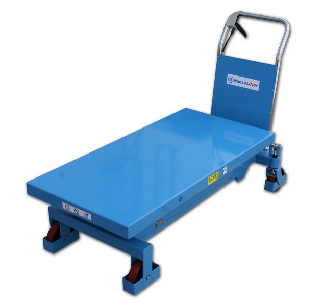 Blauer Scherenhubwagen mit einer Traglast von 1500 kg und HanseLifter Logo.