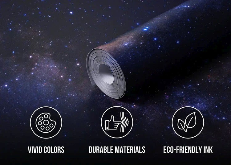 Fototapetenrolle mit Galaxie- und Sternenmotiv, kräftige Farben, langlebige Materialien und umweltfreundliche Tinte.