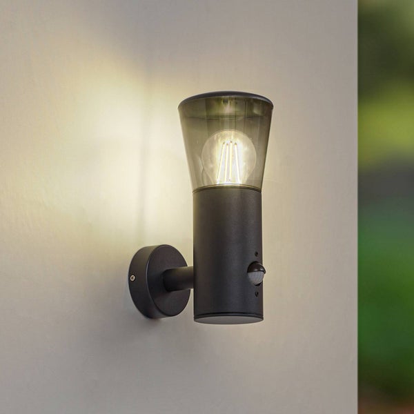 Lindby Wandleuchte außen Heulo mit Bewegungsmelder (spritzwassergeschützt (Modern) in Schwarz aus Aluminium (1 flammig, E27) - Wandlampe für Außenwand/Hauswand Haus Terrasse und Balkon