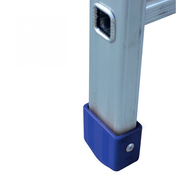 Detailansicht einer Aluminiumleiter mit einem blauen Fuß