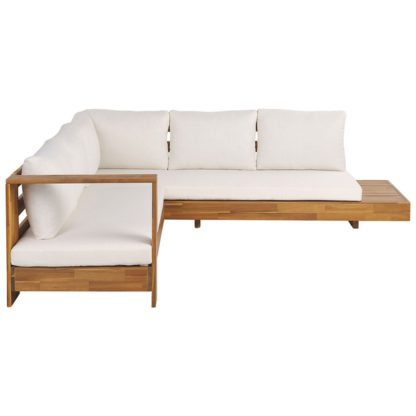 Eck-Loungesofa aus Holz mit weißen Polstern und integriertem Beistelltisch.