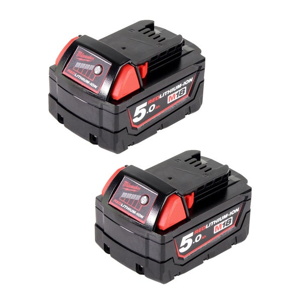 Zwei Milwaukee M18 5,0 Ah Red Lithium-Ionen Akkus mit Ladestandsanzeige.