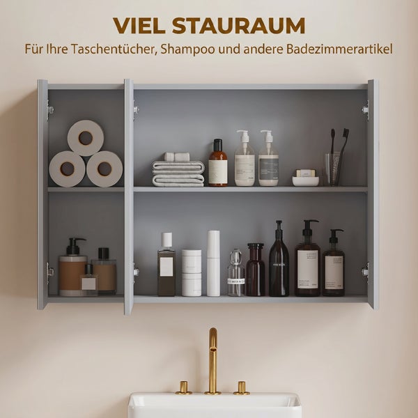 Grauer Badschrank mit geöffneten Türen bietet viel Stauraum für Shampoo und Handtücher, über einem weißen Waschbecken mit goldenen Armaturen.