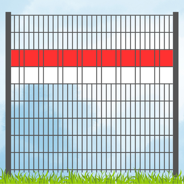 Ein Zaun mit rot-weißen Elementen vor einem hellblauen Hintergrund.