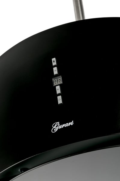 Detailansicht der Bedienblende einer Dunstabzugshaube von Gurari mit elektronischer Steuerung und Digitalanzeige